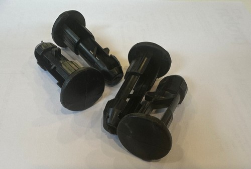 Wheelie bin lid - lid, pins